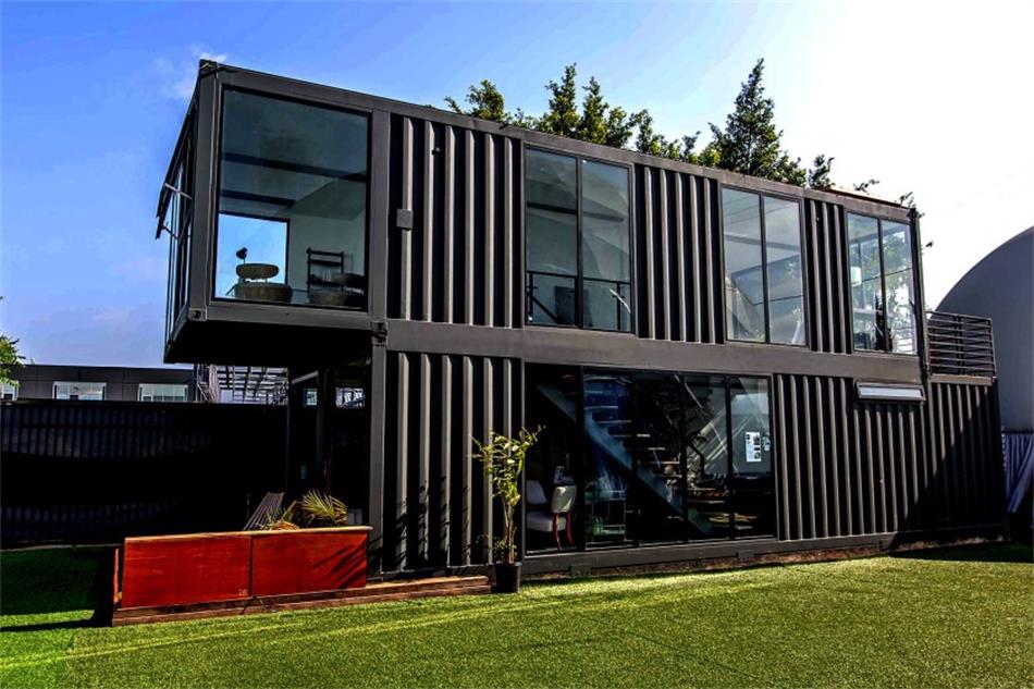 Nqis-Shipping-Container-House-Assembled-in-48-teev-hauv-Downtown-Los-Angeles-9